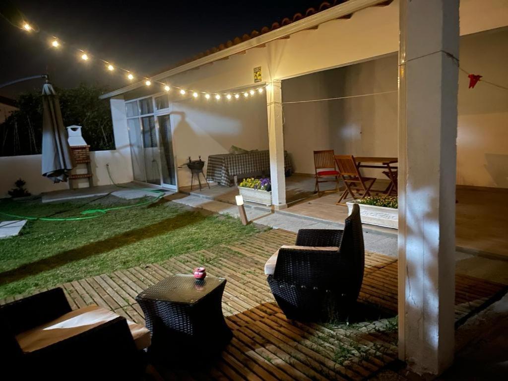 Moradia Alegre No Centro Da Vila Da Tocha. Exterior foto
